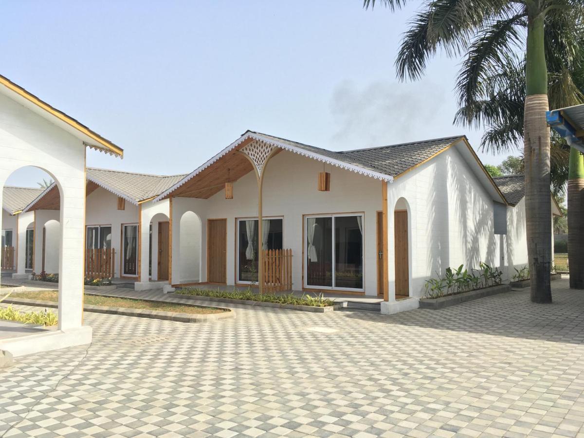 Vits Daman Devka Beach Ngoại thất bức ảnh
