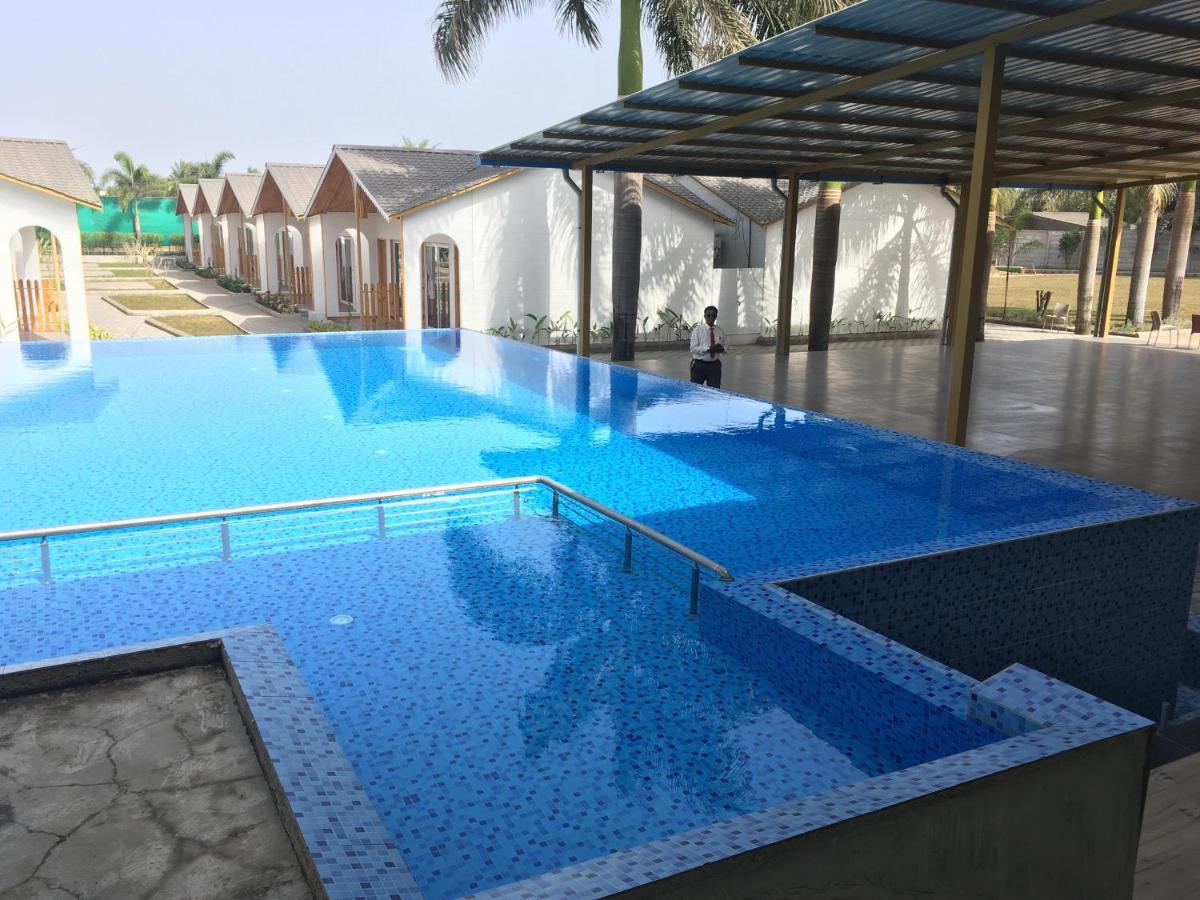 Vits Daman Devka Beach Ngoại thất bức ảnh
