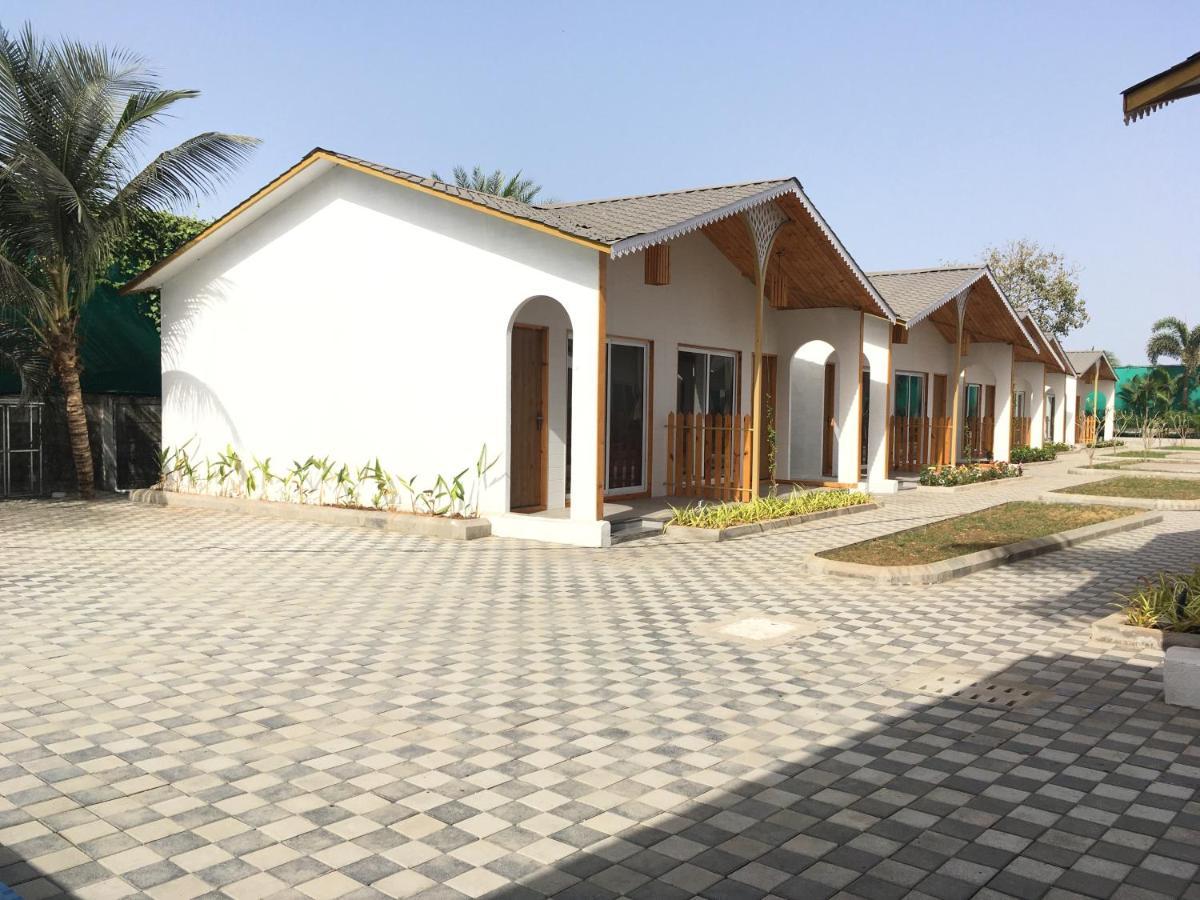 Vits Daman Devka Beach Ngoại thất bức ảnh