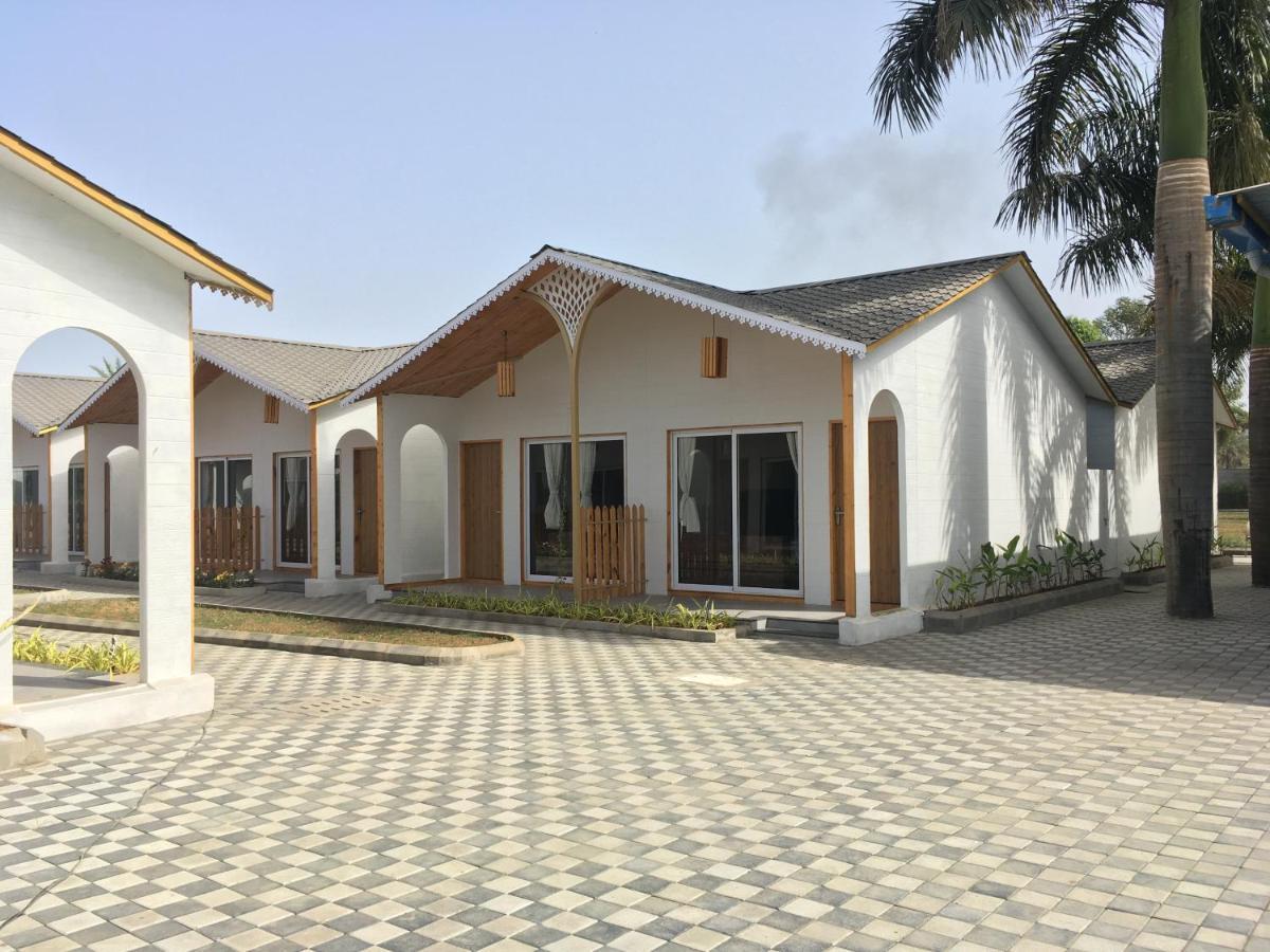 Vits Daman Devka Beach Ngoại thất bức ảnh