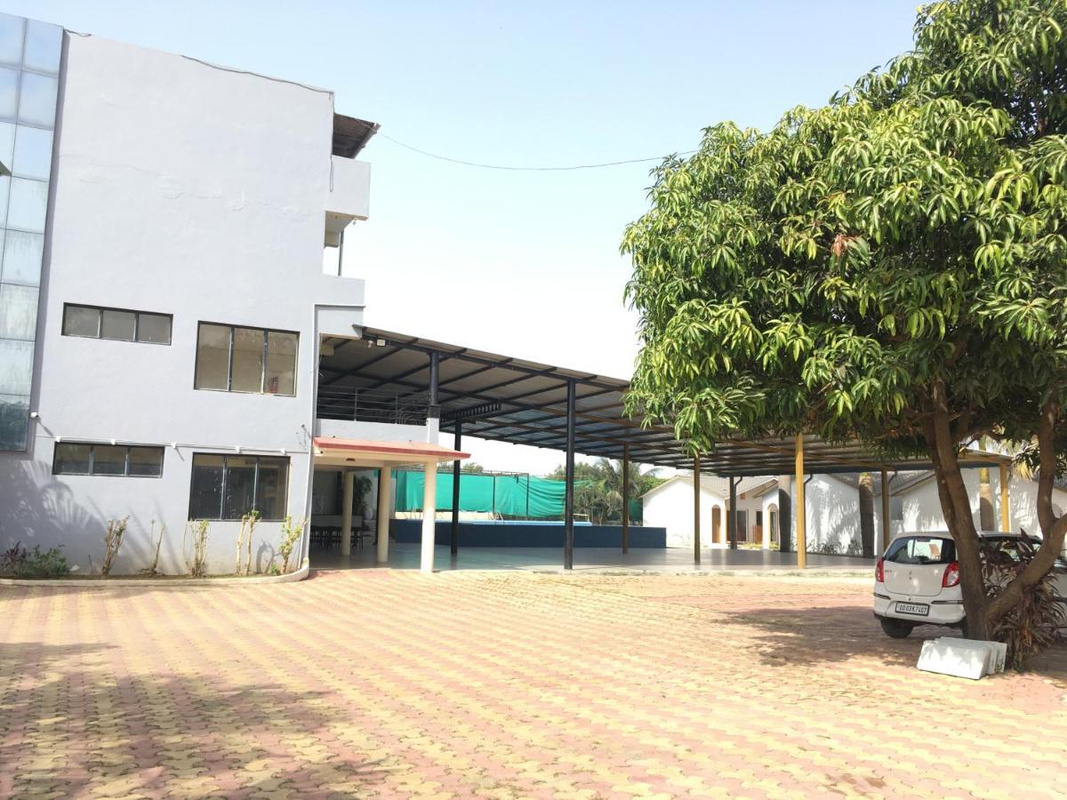 Vits Daman Devka Beach Ngoại thất bức ảnh