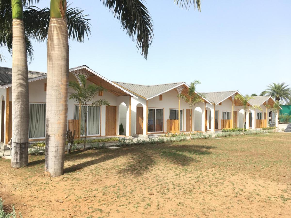 Vits Daman Devka Beach Ngoại thất bức ảnh