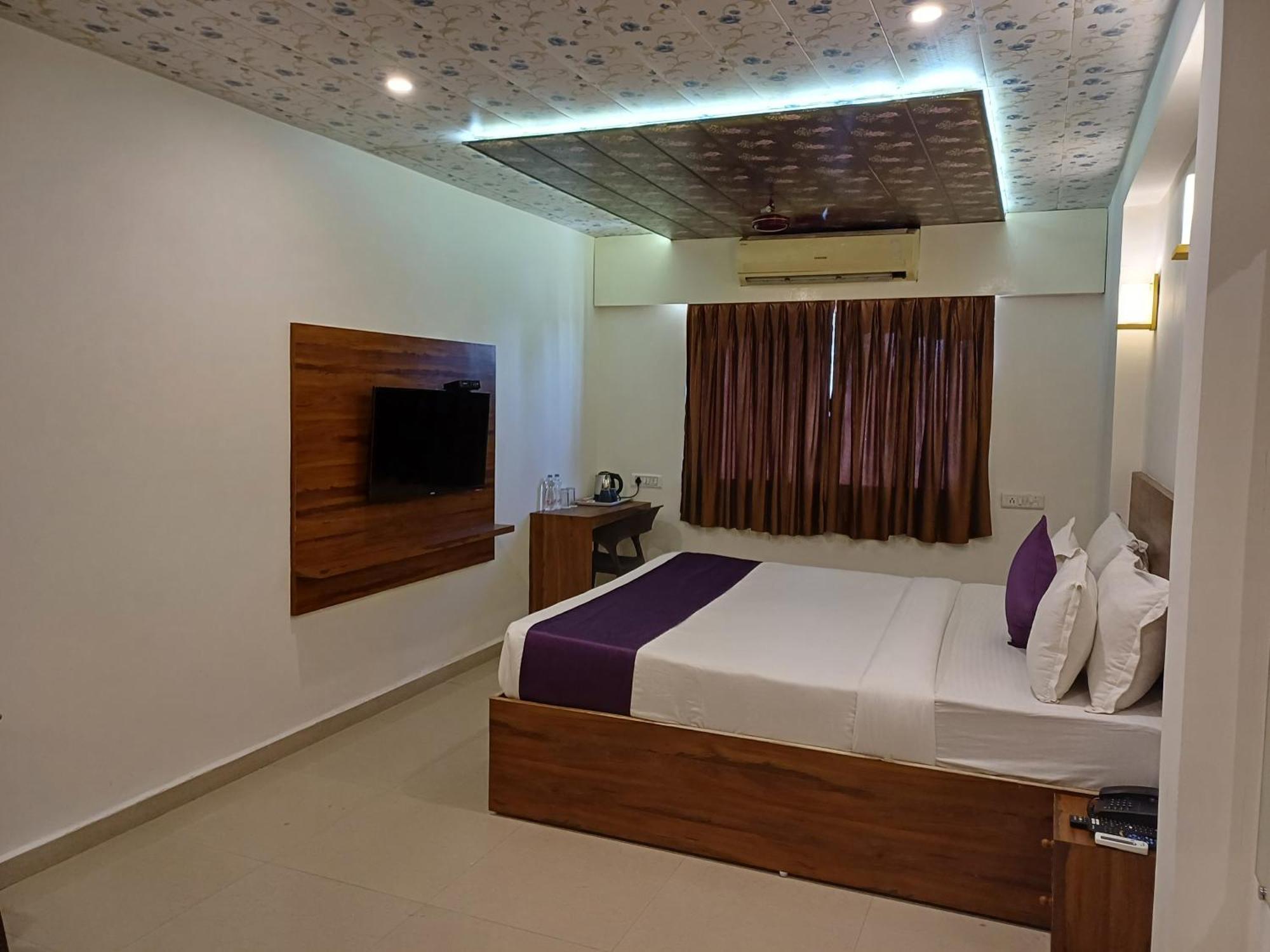 Vits Daman Devka Beach Ngoại thất bức ảnh